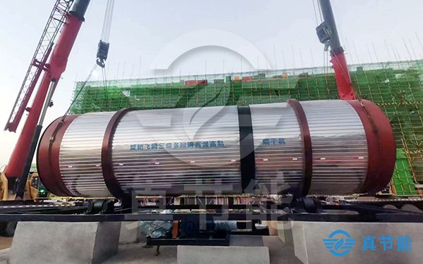 市政污泥干化机吊装现场